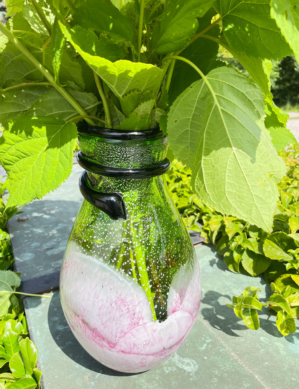 Große Glasvase, Rosa mit grünen Farben und Schlangenschmuck, 30cm, Handgeblasen