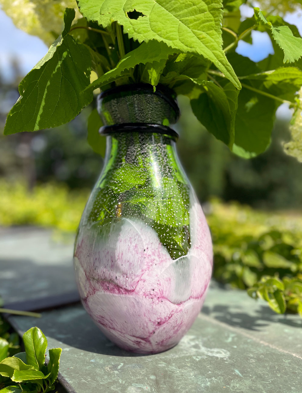 Große Glasvase, Rosa mit grünen Farben und Schlangenschmuck, 30cm, Handgeblasen