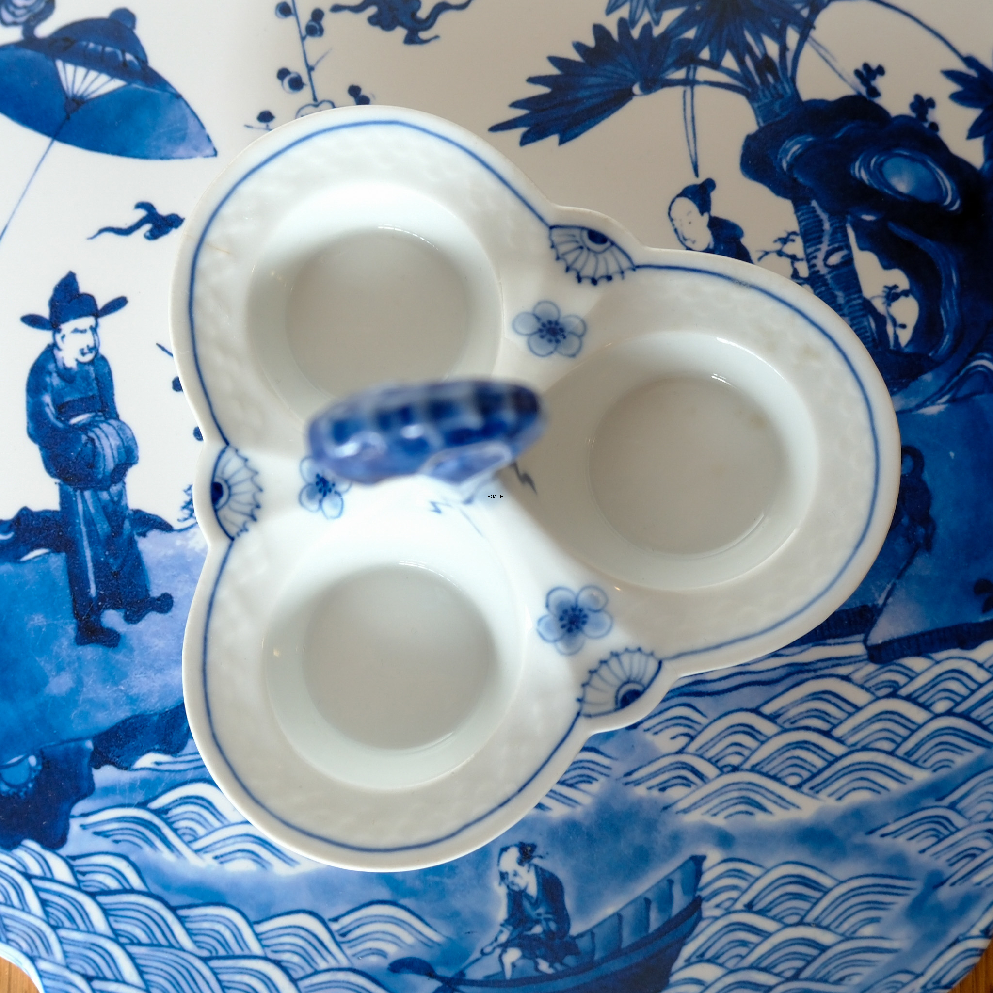 Empire-Halter für Salz, Pfeffer und Senf (Plat de ménage Nr. 52), Bing & Gröndahl