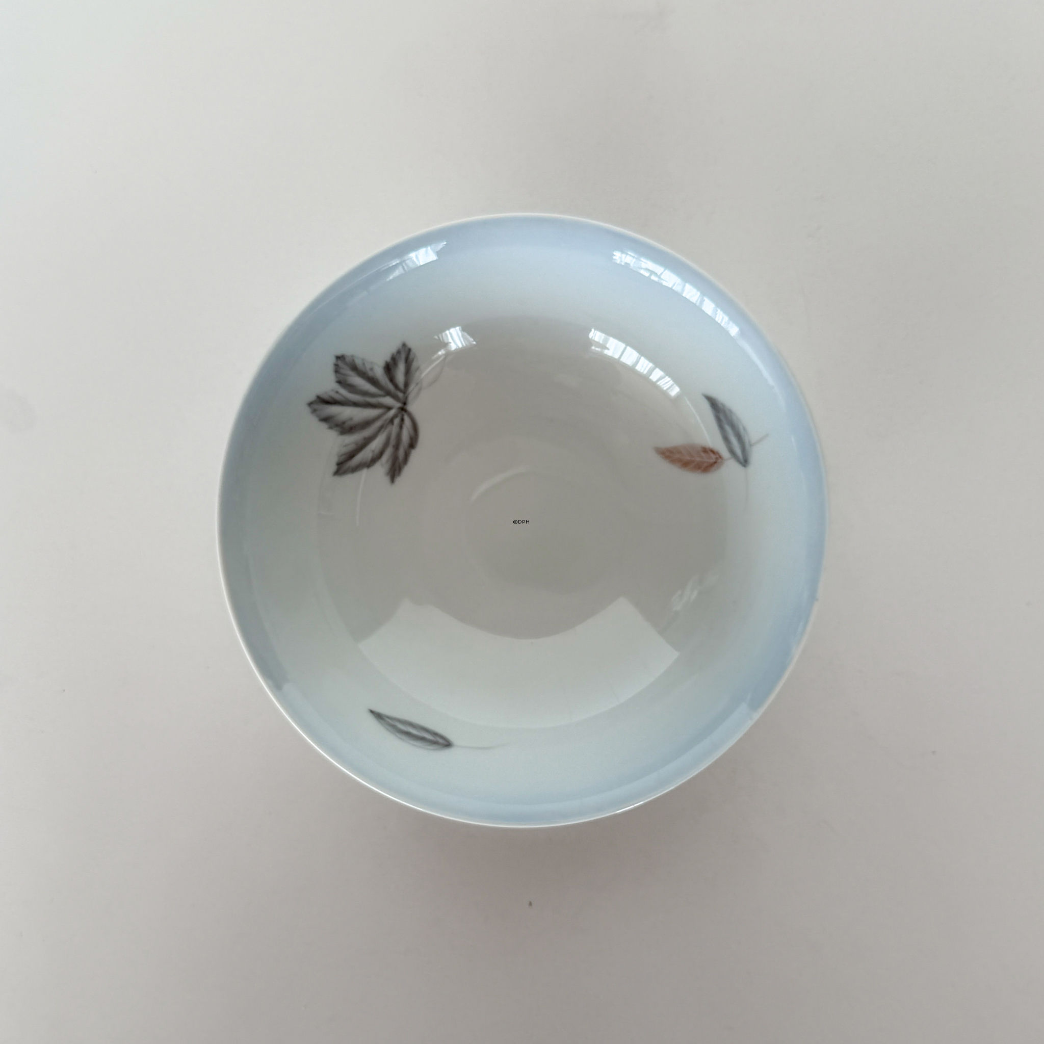 Blätter kleine runde Ymer-Schale 16 cm, Bing & Gröndahl Nr. 45