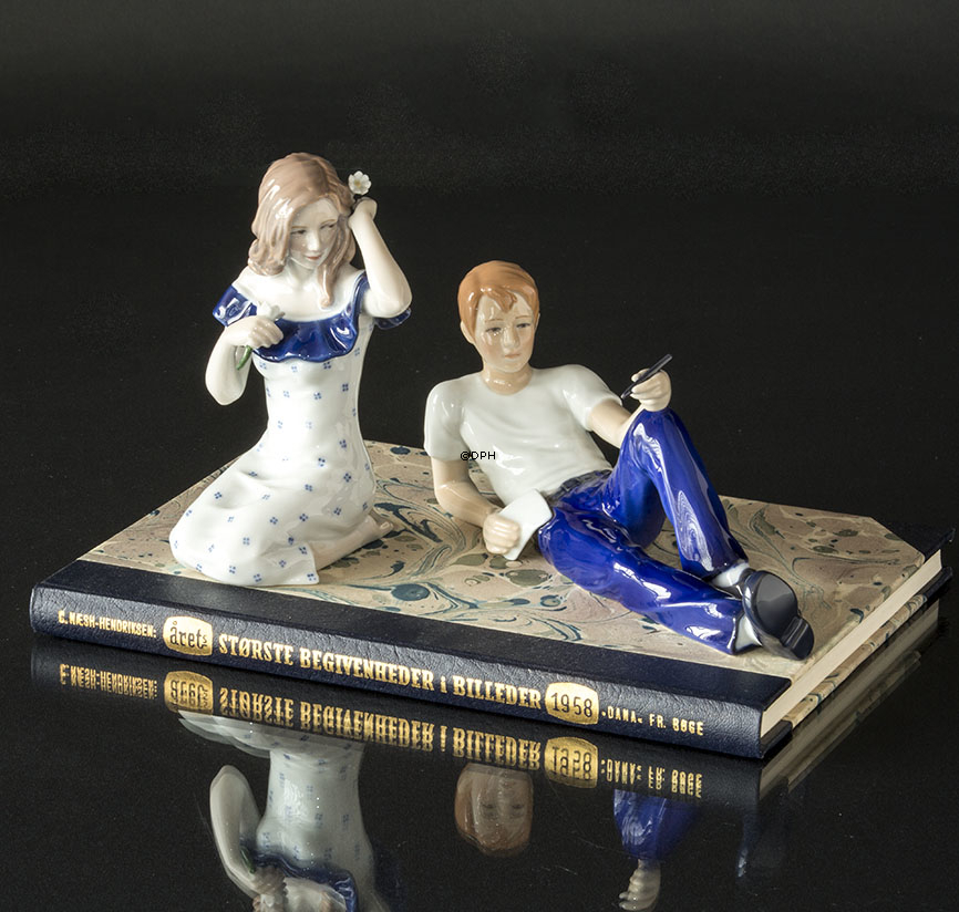 Junge Dame mit Margeriten in gepunktetem Kleid, Karen, Royal Copenhagen Figur Nr. 008