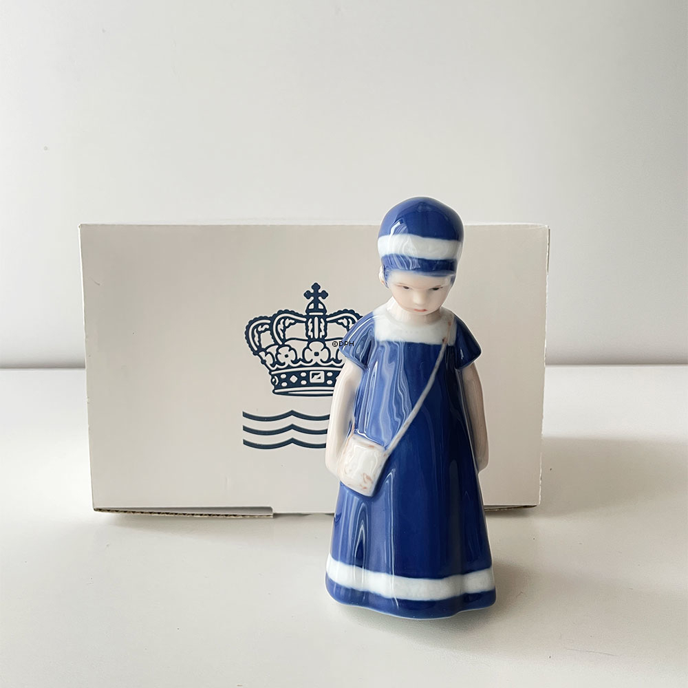MINI Else mit blauem Kleid, Mini, Mädchen stehend mit Tasche, Royal Copenhagen Figur Nr. 083