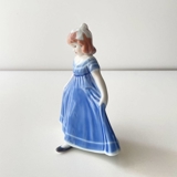 Mini Tänzelndes Mädchen mit Blauem Kleid, Mini, Mädchen Stehend mit Ausgebreitetem Blauem Kleid, Royal Copenhagen Figur Nr. 084