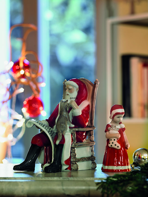 Elsa, Mädchen in rotem Kleid und Weihnachtsstrumpf, Royal Copenhagen Figur Nr. 092