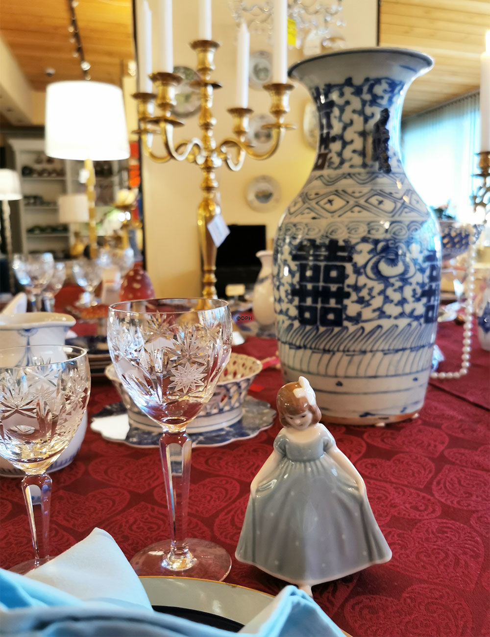 Mini Tänzelndes Mädchen mit turkis Kleid, Mini, Mädchen Stehend mit Ausgebreitetem Kleid, Royal Copenhagen Figur Nr. 100