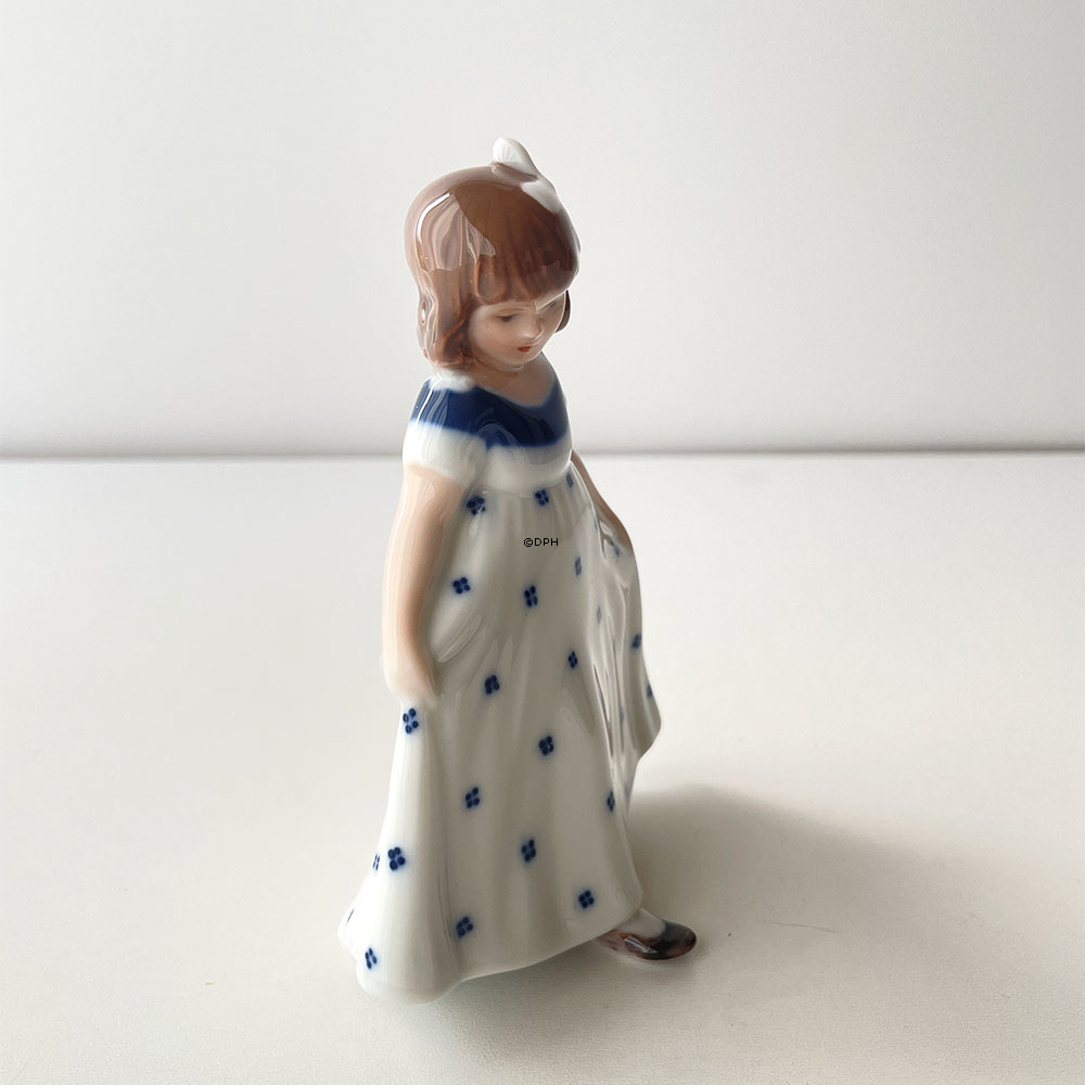 **Tysk:**  
Mini Tanzendes Mädchen mit weißem Kleid und blauen Punkten, Royal Copenhagen Figur Nr. 101