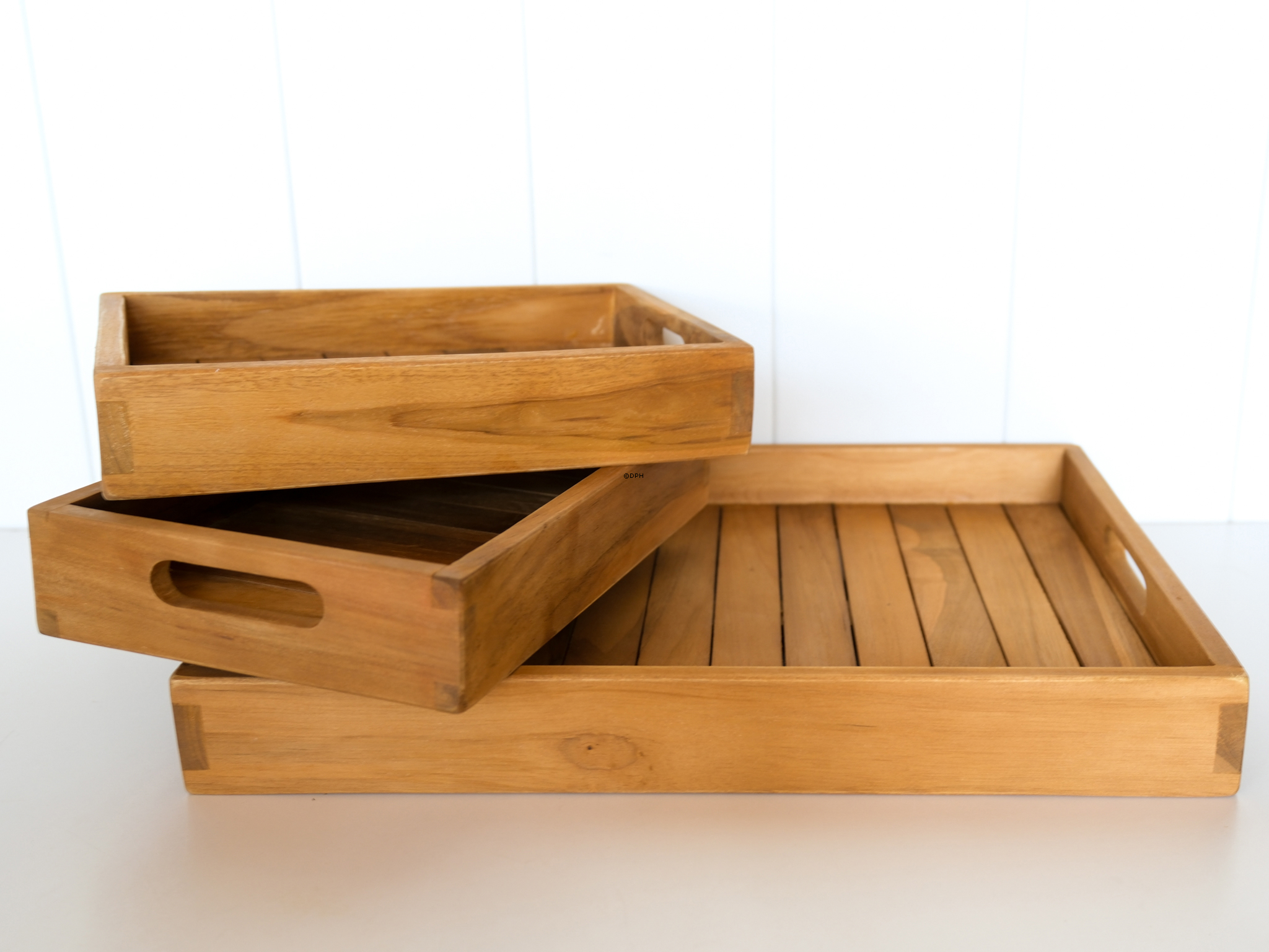 Holztabletts aus naturbelassenem Teakholz, 3er-Set
(1 großes: 40 x 29 cm - 2 kleine: 26 x 18 cm)