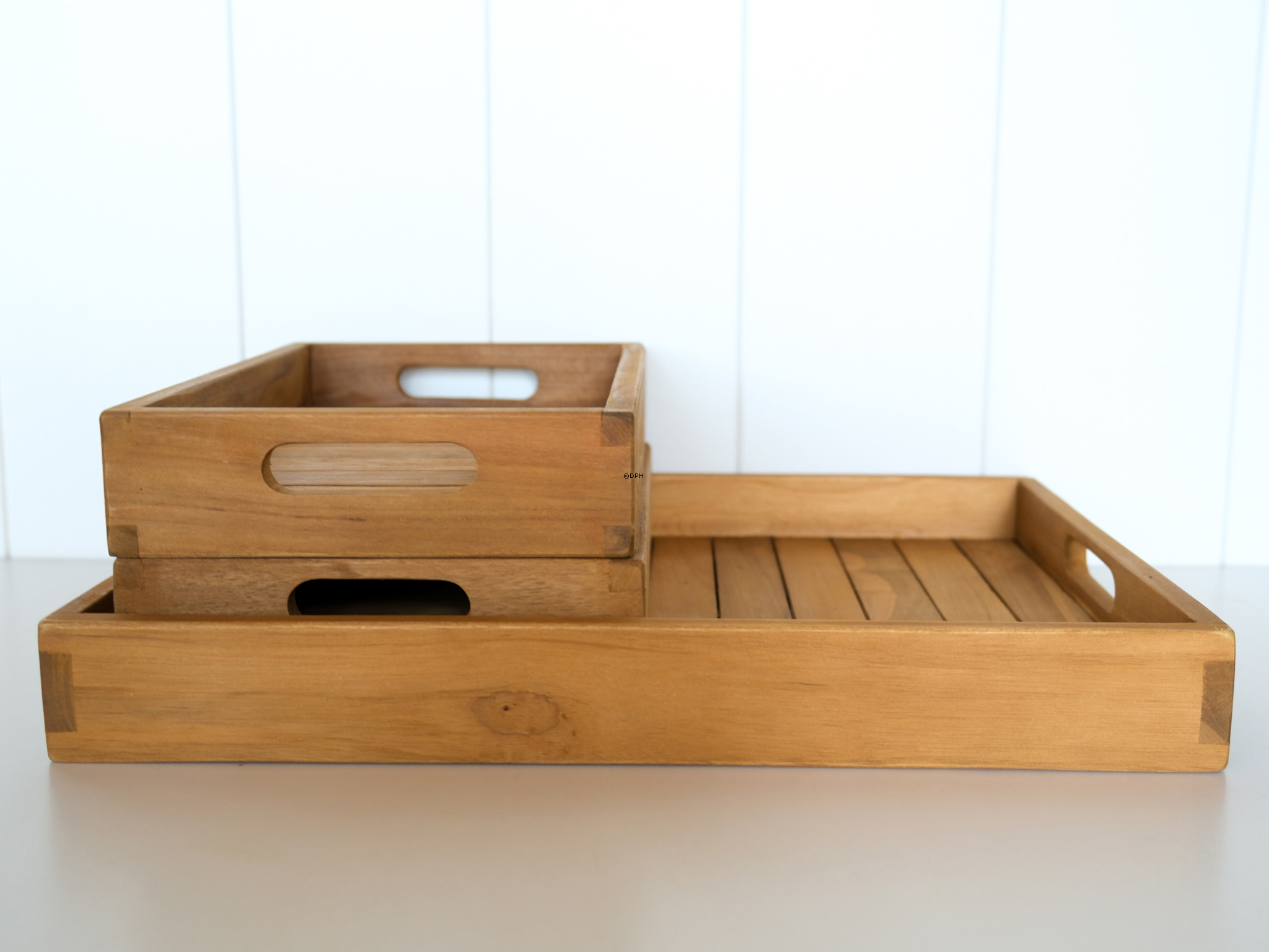 Holztabletts aus naturbelassenem Teakholz, 3er-Set
(1 großes: 40 x 29 cm - 2 kleine: 26 x 18 cm)