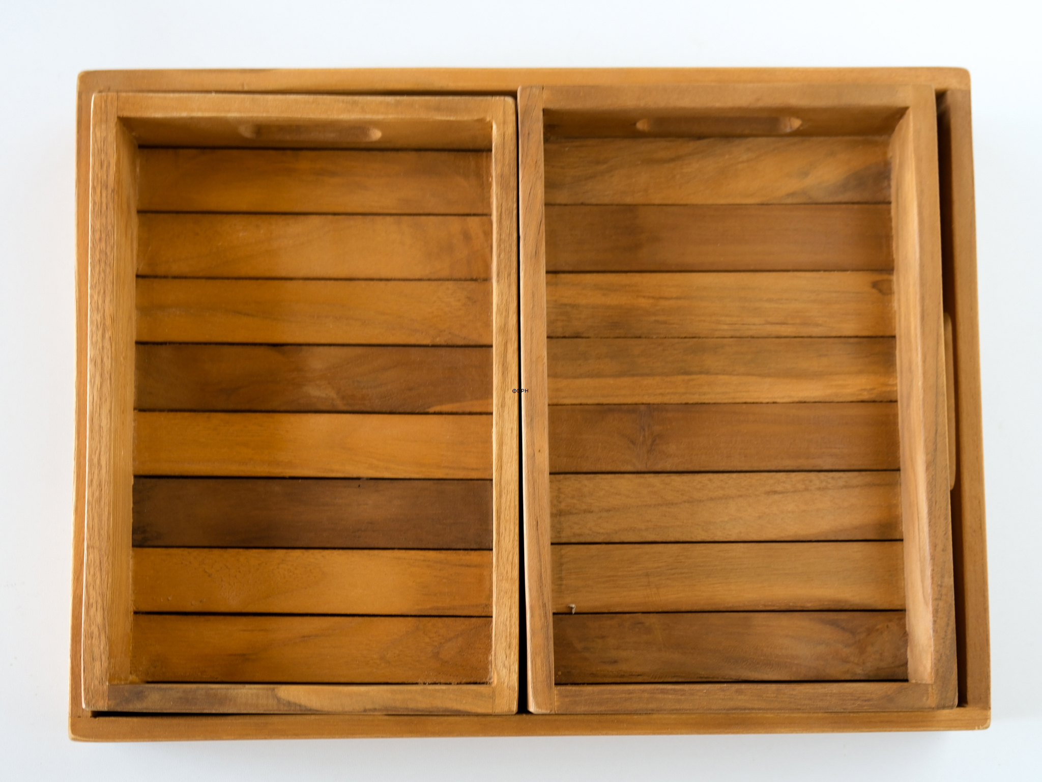 Holztabletts aus naturbelassenem Teakholz, 3er-Set
(1 großes: 40 x 29 cm - 2 kleine: 26 x 18 cm)