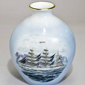 Windjammer Vase mit dem deutschen Schiff Gorch Fock, Bing & Gröndahl | Nr. 55001 | DPH Trading