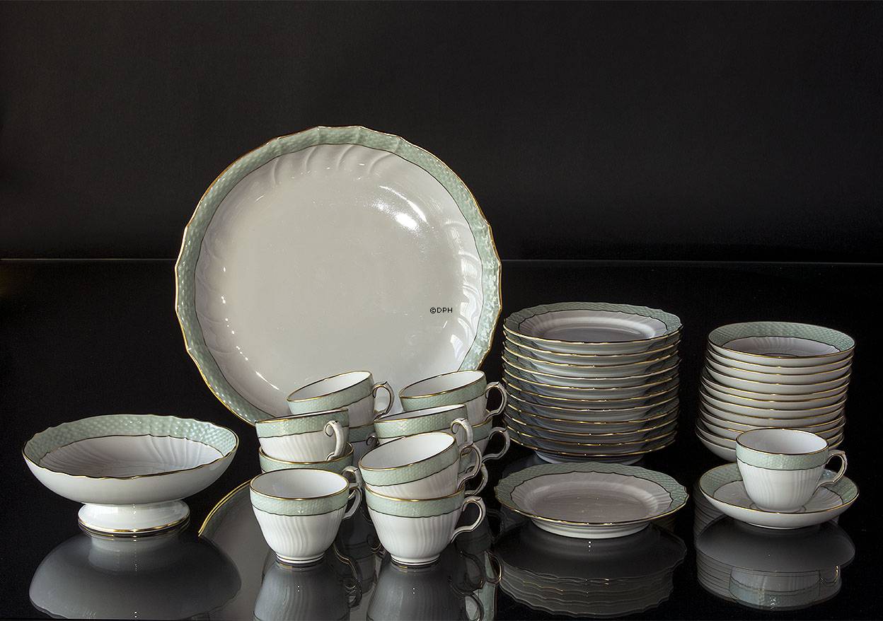 Royal Copenhagen Kaffeeservice geschweift mit gr&#xFC;nem Rand mit Gold 26 St&#xFC;ck
