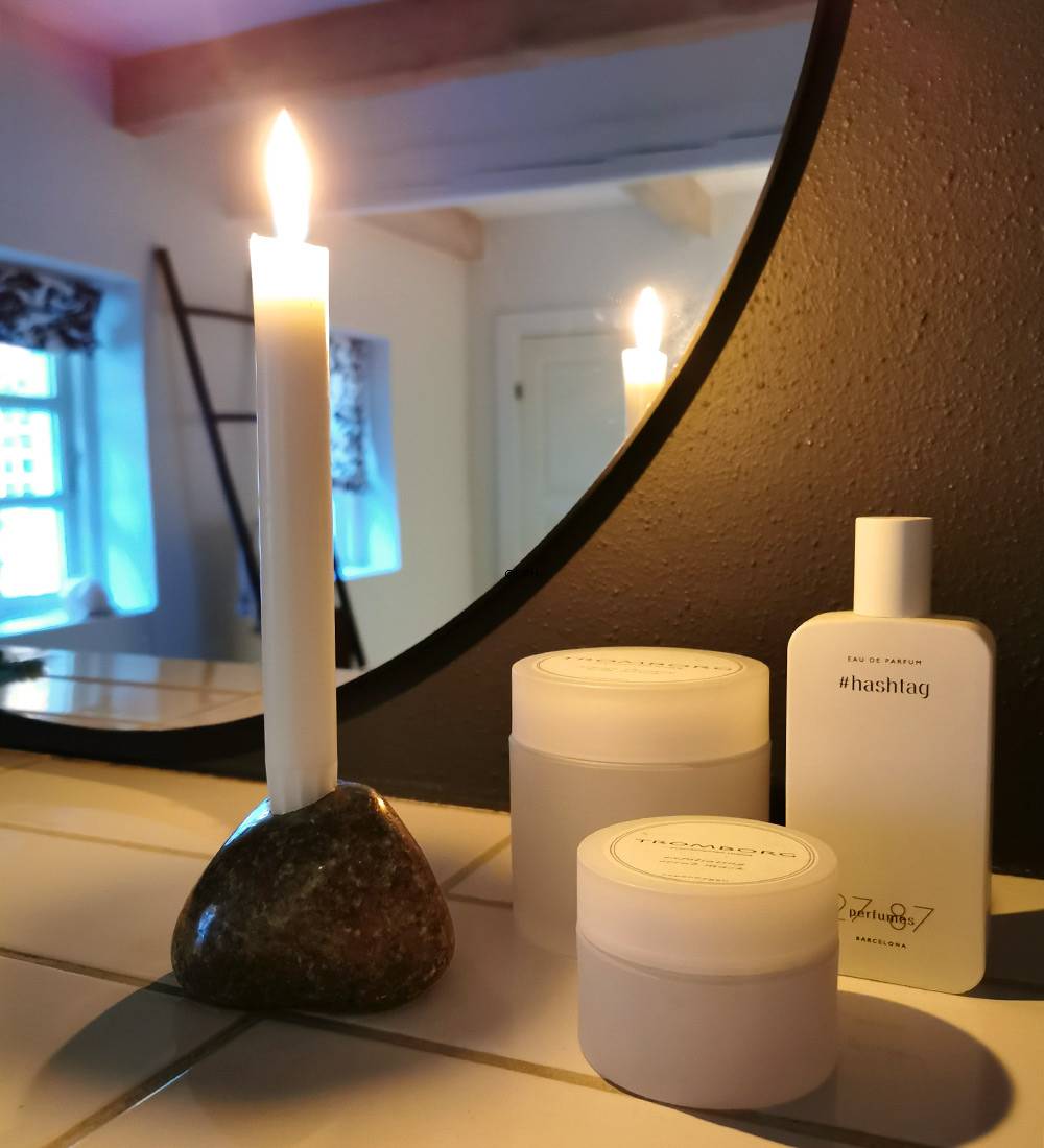 Kerzenhalter aus dänischem poliertem Naturstein, jeder ist einzigartig.