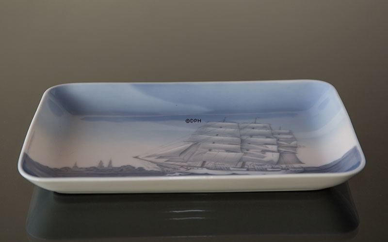 Schale mit dem Ausbildungsschiff Danmark, Bing & Gröndahl Nr. 330 oder 1301-6597