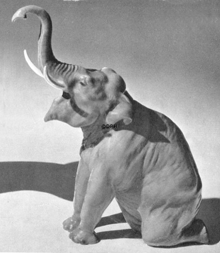 Elefant auf den Knien, Bing & Gröndahl Figur Nr. 1502