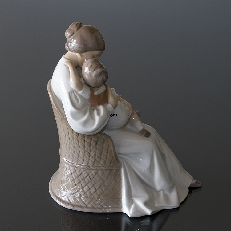 Mutter und Kind, Bing & Gröndahl Figur Nr. 1021401 / 1552