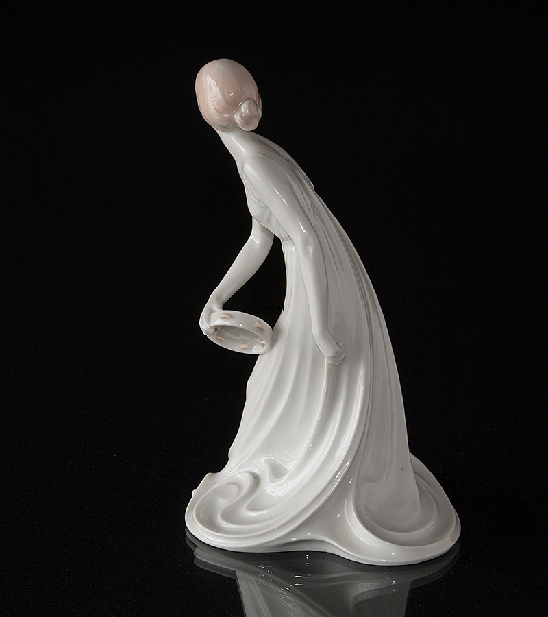 Mädchen mit Tamburin, Bing & Gröndahl mit Dahl Jensen Nr. 1578