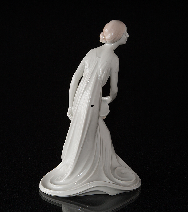 Mädchen mit Tamburin, Bing & Gröndahl mit Dahl Jensen Nr. 1578