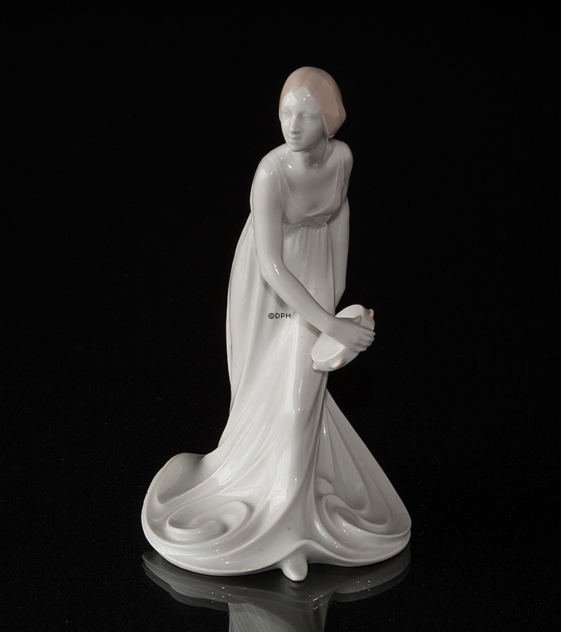 Mädchen mit Tamburin, Bing & Gröndahl mit Dahl Jensen Nr. 1578