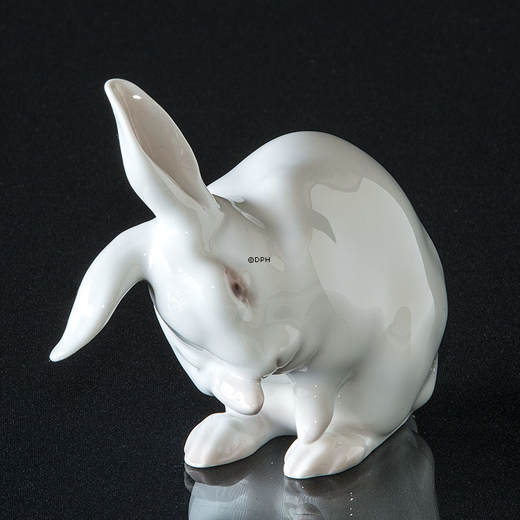 Kaninchen, das sich wäscht, Bing & Gröndahl Figur Nr. 1597