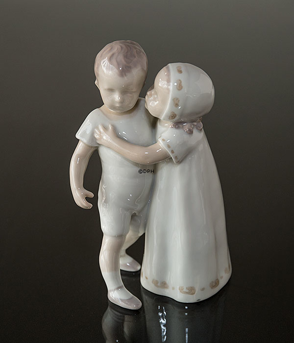 Liebe abgelehnt, Sonderausgabe, Mädchen versucht Junge zu küssen, Bing & Gröndahl Figur Nr. 1614