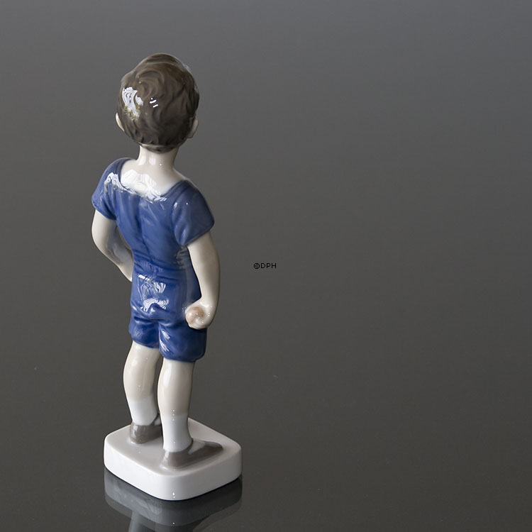 Kaj, Junge steht in Blau, Bing & Gröndahl Figur Nr. 1617