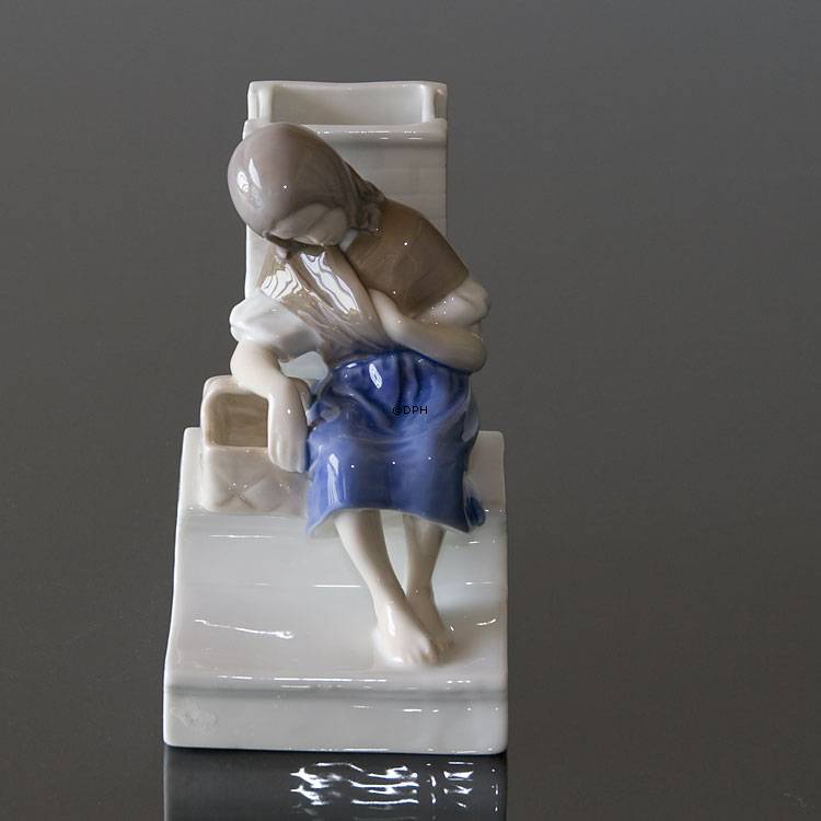 Das kleine Mädchen mit den Schwefelhölzern, Bing & Gröndahl Figur Nr. 1655