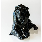 Schwarz Löwe (UNICA)  liegend majestätisch mit Kopf hoch, Bing & Gröndahl Figur Nr. 1677