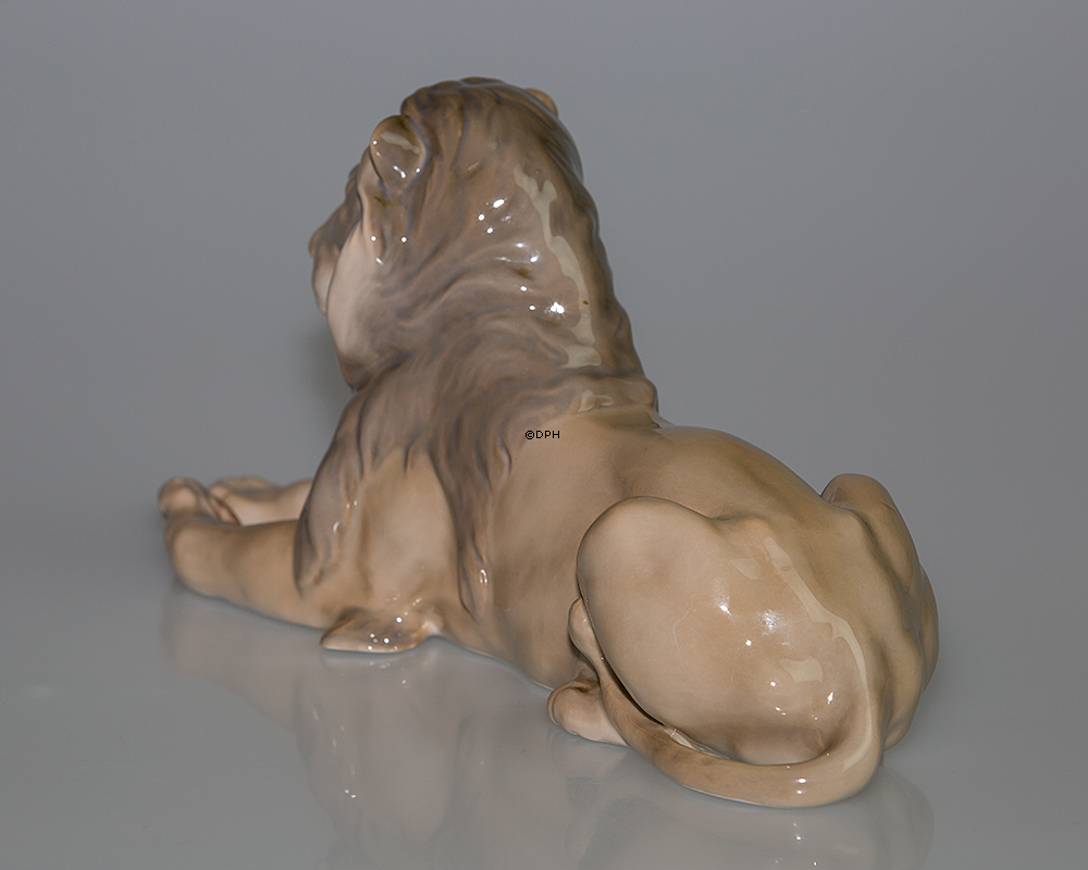 Löwe liegend majestätisch mit Kopf hoch, Bing & Gröndahl Figur Nr. 1677