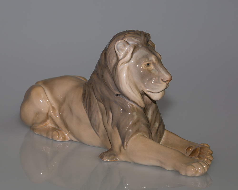 Löwe liegend majestätisch mit Kopf hoch, Bing & Gröndahl Figur Nr. 1677