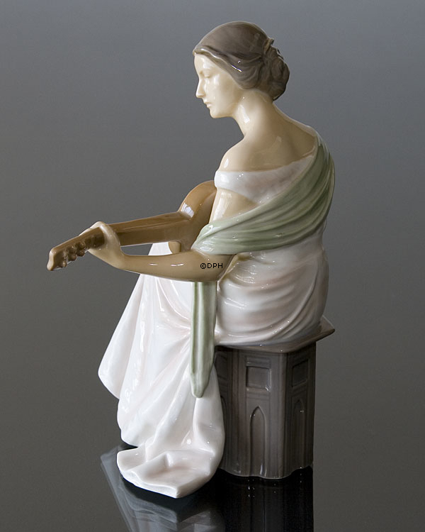 Frau mit Gitarre, Bing & Gröndahl musikalische Figur Nr. 1021416 / 1684