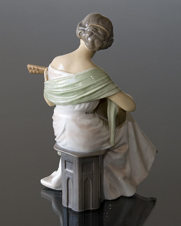 Frau mit Gitarre, Bing & Gröndahl musikalische Figur Nr. 1021416 / 1684