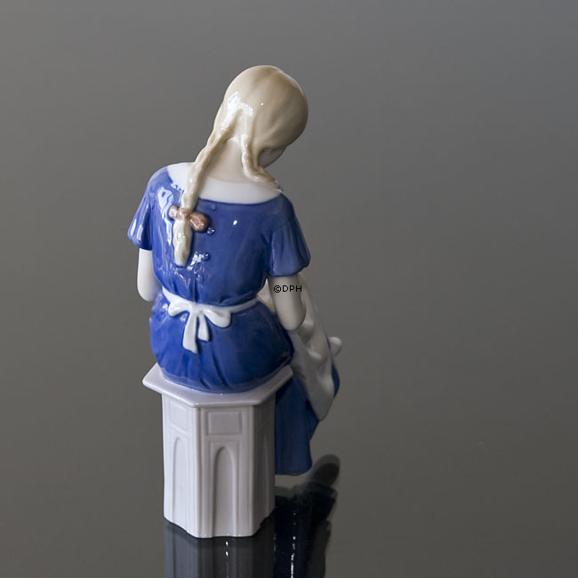 Mädchen schreiben, Bing & Gröndahl Figur Nr. 1687