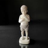 Peter, Junge stehend mit Äpfeln, Bing & Gröndahl Figur Nr. 1696 (1902-1914)