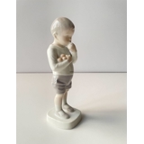 Peter, Junge stehend mit Äpfeln, Bing & Gröndahl Figur Nr. 1696 (1902-1914)