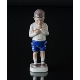 Peter, Junge stehend mit Äpfeln, Bing & Gröndahl Figur Nr. 1696
