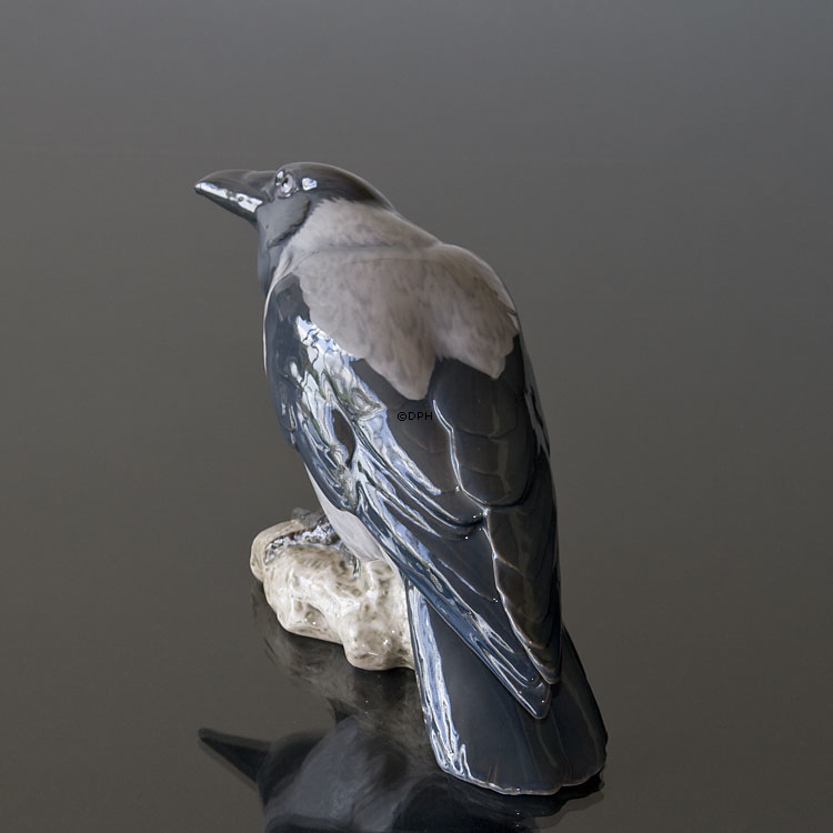 Krähe thront auf einem Felsen und scheint neugierig, Bing & Gröndahl Vogelfigur Nr. 1714