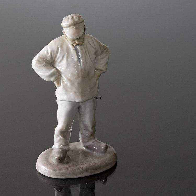 Maurer denkt darüber nach, wie die Ziegel zu legen ist, Bing & Gröndahl Figur Nr. 1021426 / 1786