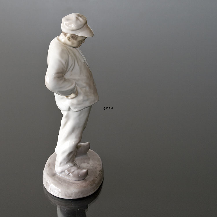 Maurer denkt darüber nach, wie die Ziegel zu legen ist, Bing & Gröndahl Figur Nr. 1021426 / 1786