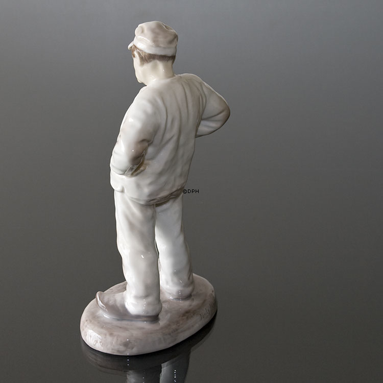 Maurer denkt darüber nach, wie die Ziegel zu legen ist, Bing & Gröndahl Figur Nr. 1021426 / 1786