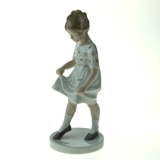 Mädchen tanzt und lernt die Schritte, Bing & Gröndahl Figur Nr. 1794