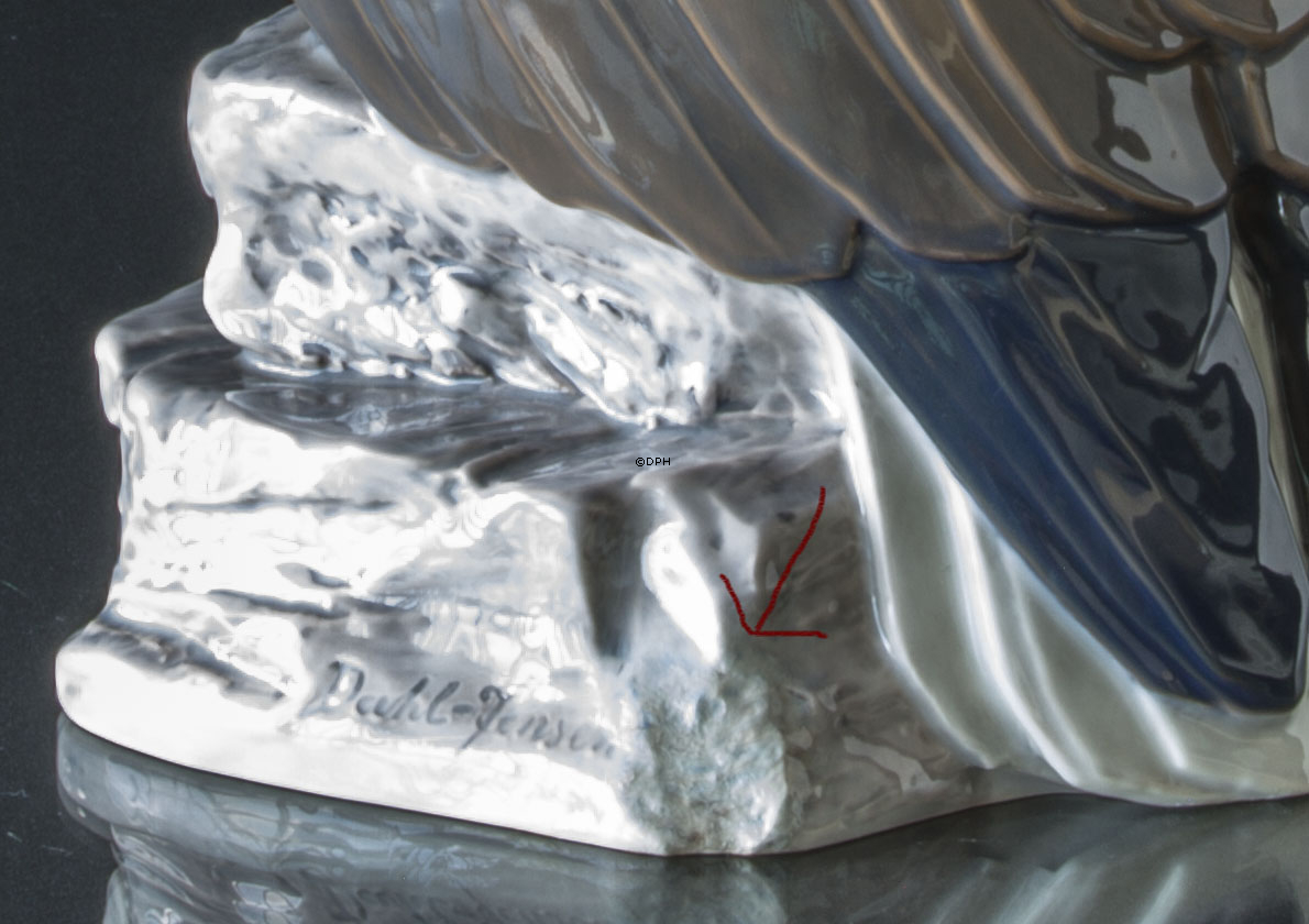 Großer Adler, Bing & Gröndahl Vogelfigur Nr. 1795 (hat eine Reparatur auf der Rückseite, siehe mehr in der Beschreibung)