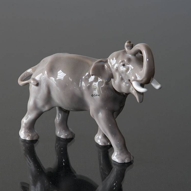 Elefant mit erhobenem Rüssel, Bing & Gröndahl Figur Nr. 1806
