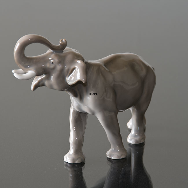 Elefant mit erhobenem Rüssel, Bing & Gröndahl Figur Nr. 1806