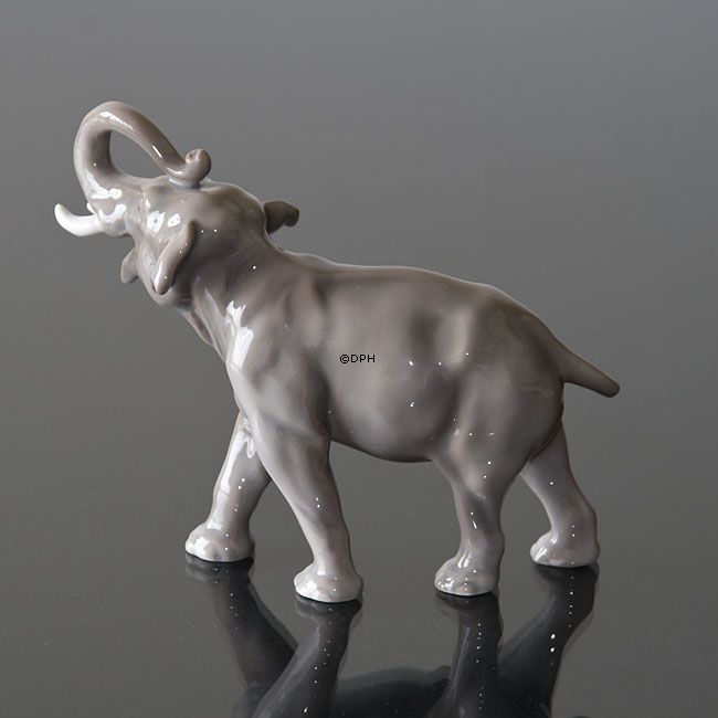 Elefant mit erhobenem Rüssel, Bing & Gröndahl Figur Nr. 1806