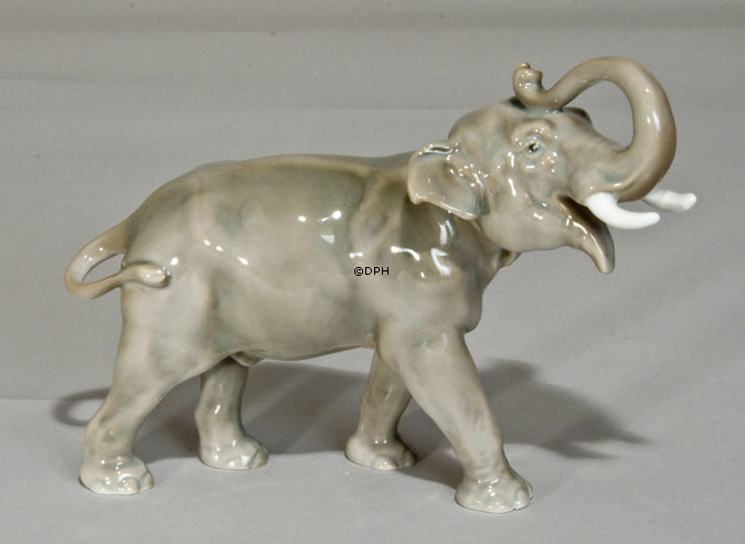 Elefant mit erhobenem Rüssel, Bing & Gröndahl Figur Nr. 1806