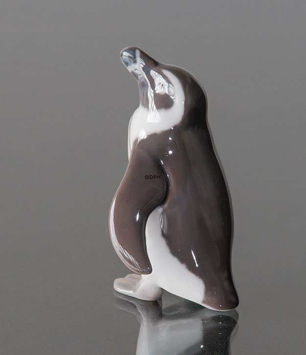Kleiner stehender Pinguin, Bing & Gröndahl Vogelfigur Nr. 1020431 / 1821