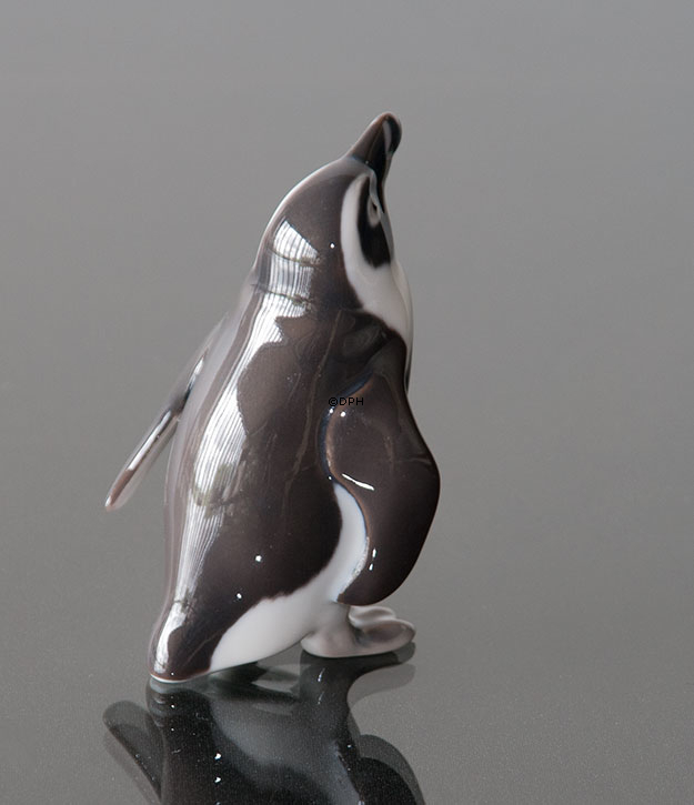 Kleiner stehender Pinguin, Bing & Gröndahl Vogelfigur Nr. 1020431 / 1821