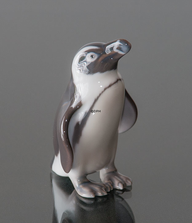 Kleiner stehender Pinguin, Bing & Gröndahl Vogelfigur Nr. 1020431 / 1821