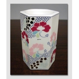 Vase mit Blumen und Golddekoration, Bing & Gröndahl Nr. 1857-5472