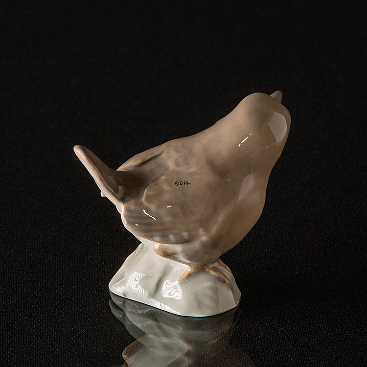 Zaunkönig blickt in den Himmel, Bing & Gröndahl Vogelfigur Nr. 1853